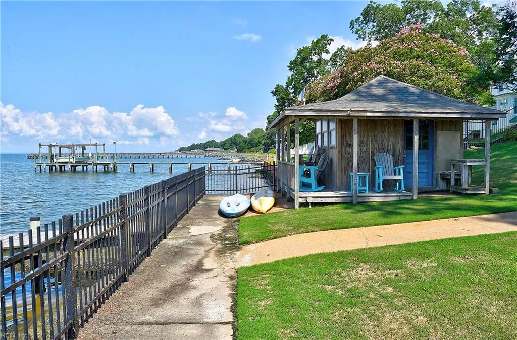 Newport News, Virginia 23601, United States, 5 Bedrooms Bedrooms, ,5 BathroomsBathrooms,Residential,Active,185771