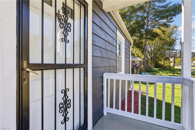124 Chichester Avenue, photo 3 of 49