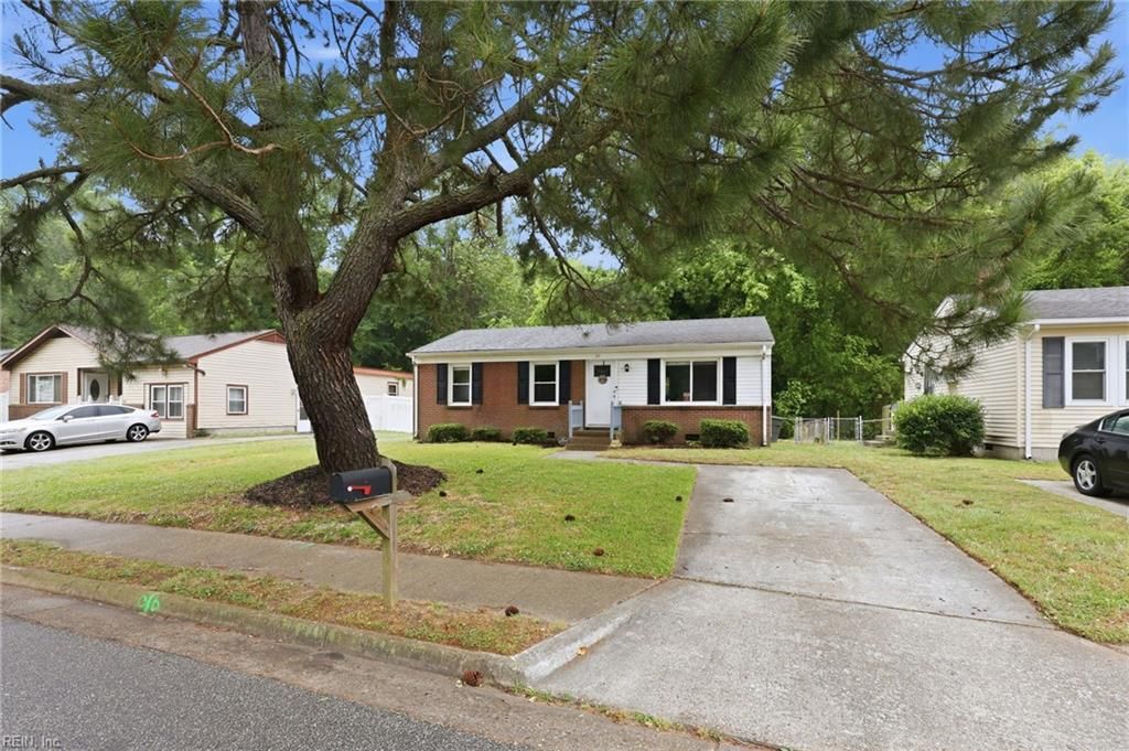 Photo of 25 Rendon Drive, Hampton, VA 23666 (MLS # 10636602)