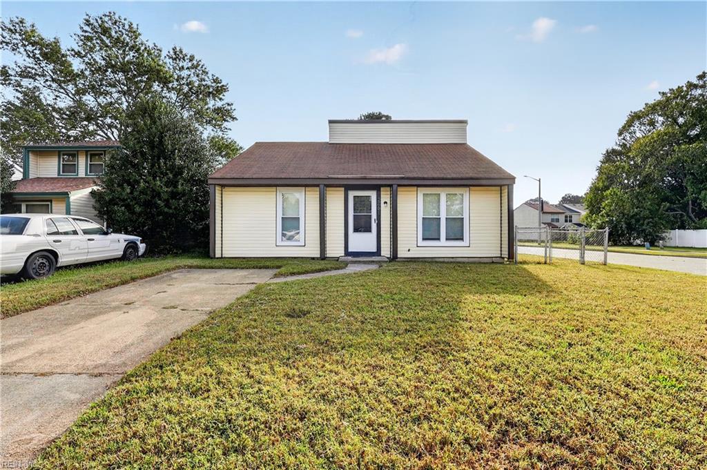 Photo of 3841 Peachtree Lane E, Portsmouth, VA 23703 (MLS # 10658106)