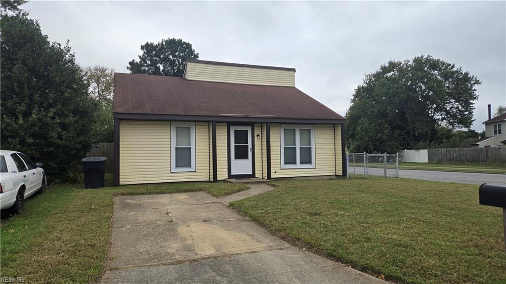 Photo of 3841 Peachtree Lane E, Portsmouth, VA 23703 (MLS # 10658106)