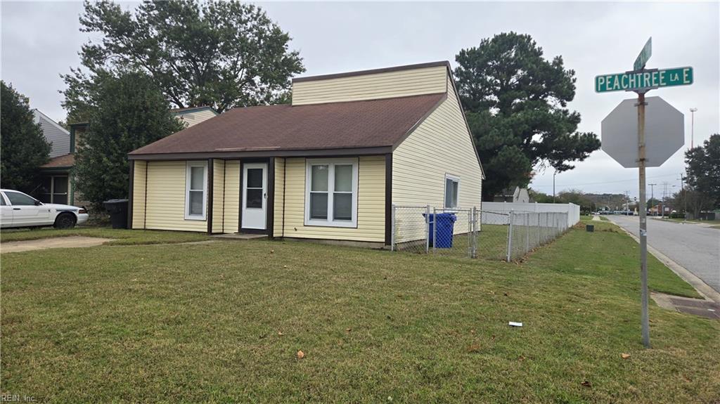 Photo of 3841 Peachtree Lane E, Portsmouth, VA 23703 (MLS # 10658106)