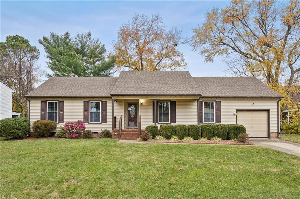 Photo of 4408 Southampton Arch, Portsmouth, VA 23703 (MLS # 10611956)