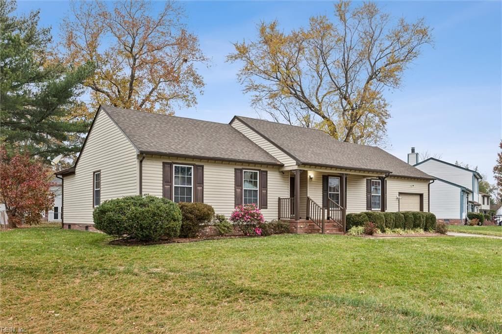 Photo of 4408 Southampton Arch, Portsmouth, VA 23703 (MLS # 10611956)