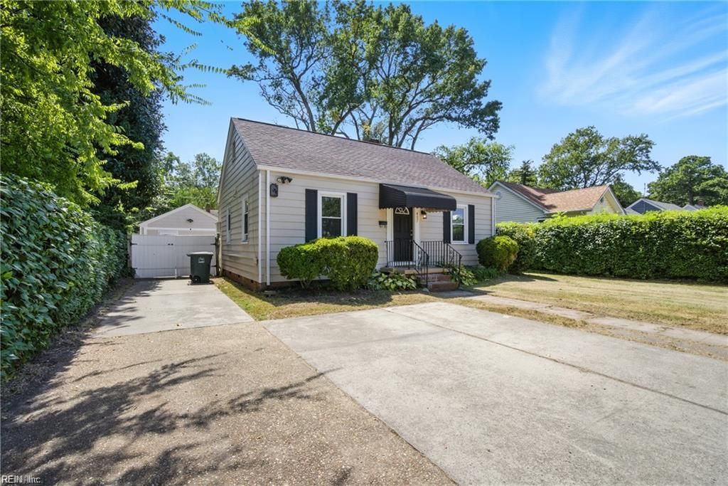 Photo of 407 W Little Creek Road, Norfolk, VA 23505 (MLS # 10631654)