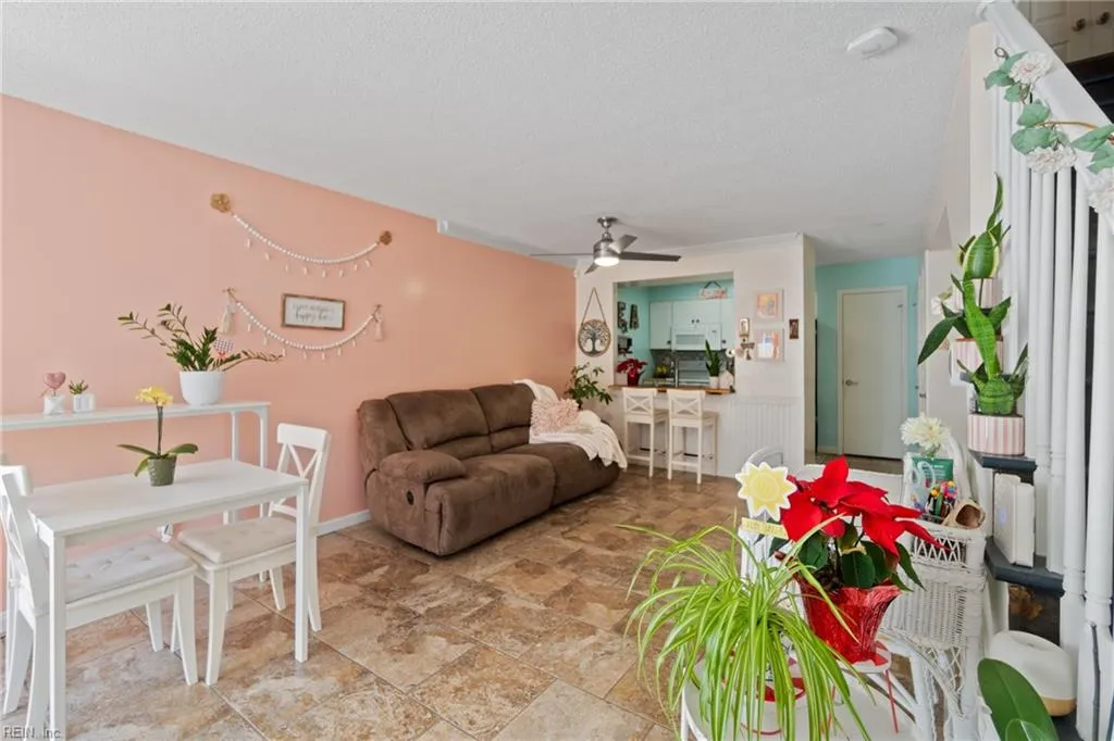 Virginia Beach, Virginia 23453, United States, 2 Bedrooms Bedrooms, ,3 BathroomsBathrooms,Residential,Pending,22813