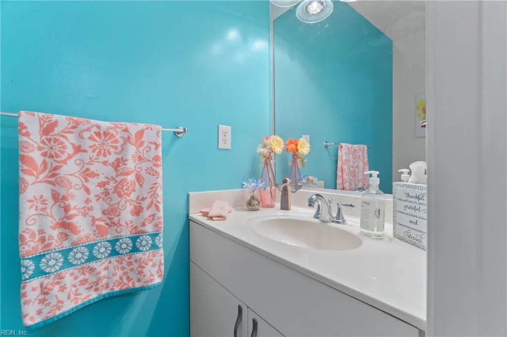 Virginia Beach, Virginia 23453, United States, 2 Bedrooms Bedrooms, ,3 BathroomsBathrooms,Residential,Pending,22813