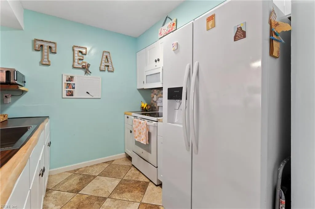 Virginia Beach, Virginia 23453, United States, 2 Bedrooms Bedrooms, ,3 BathroomsBathrooms,Residential,Pending,22813