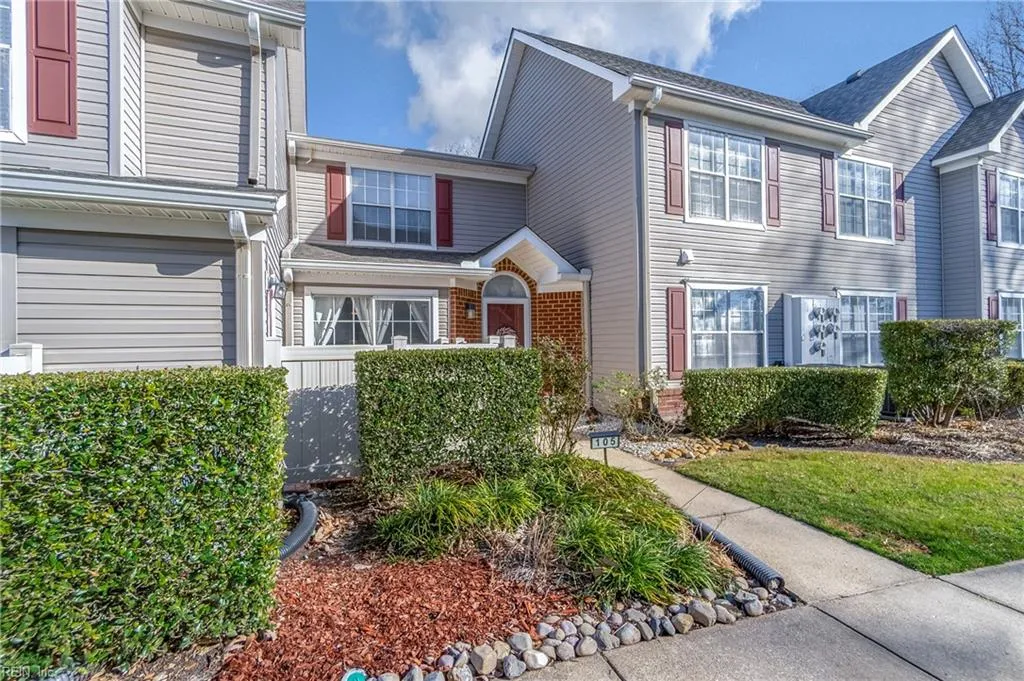 Virginia Beach, Virginia 23453, United States, 2 Bedrooms Bedrooms, ,3 BathroomsBathrooms,Residential,Pending,22813