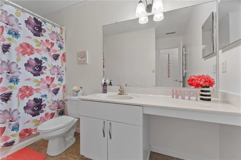 Virginia Beach, Virginia 23453, United States, 2 Bedrooms Bedrooms, ,3 BathroomsBathrooms,Residential,Pending,22813