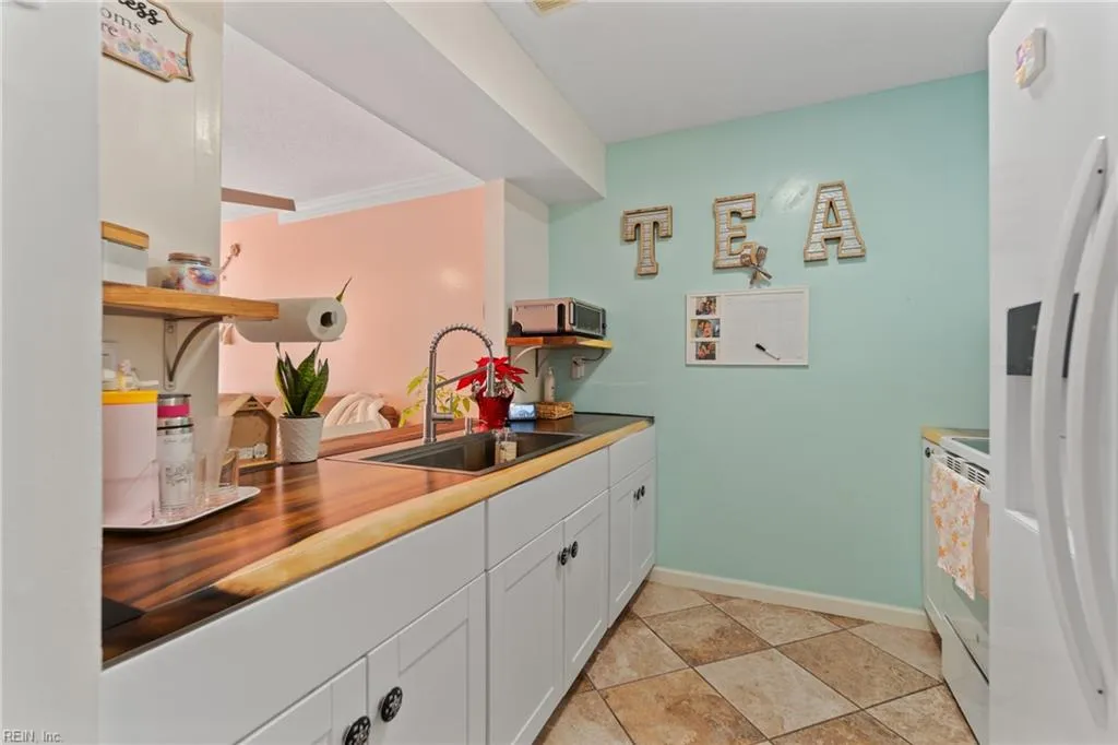 Virginia Beach, Virginia 23453, United States, 2 Bedrooms Bedrooms, ,3 BathroomsBathrooms,Residential,Pending,22813