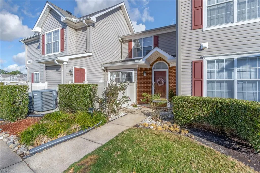 Virginia Beach, Virginia 23453, United States, 2 Bedrooms Bedrooms, ,3 BathroomsBathrooms,Residential,Pending,22813