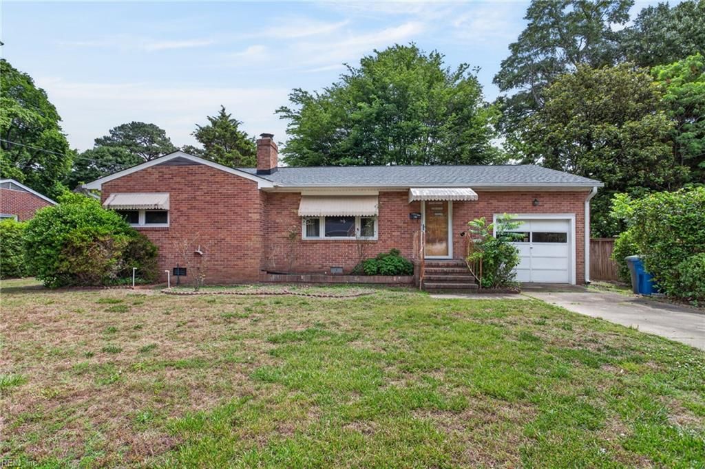 Photo of 701 Forrest Drive, Newport News, VA 23601 (MLS # 10637128)