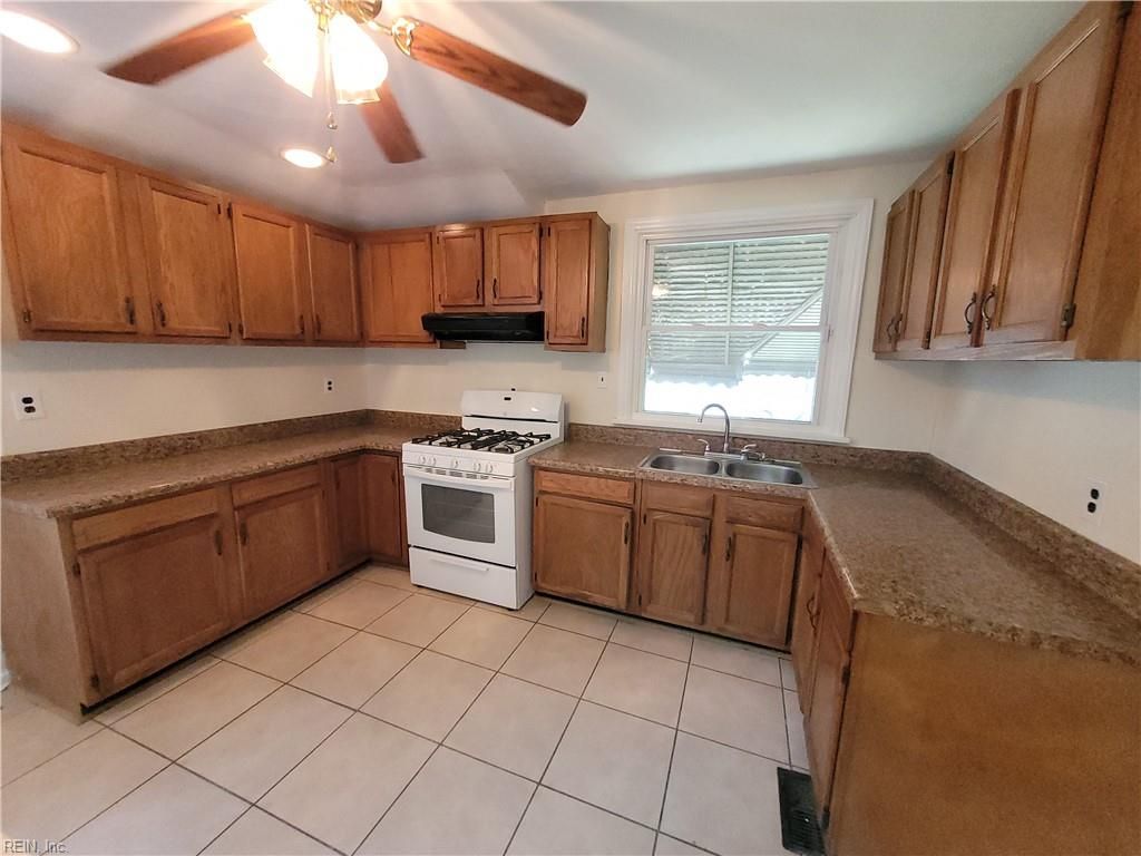 Photo of 617 Surry Street, Portsmouth, VA 23703 (MLS # 10623981)