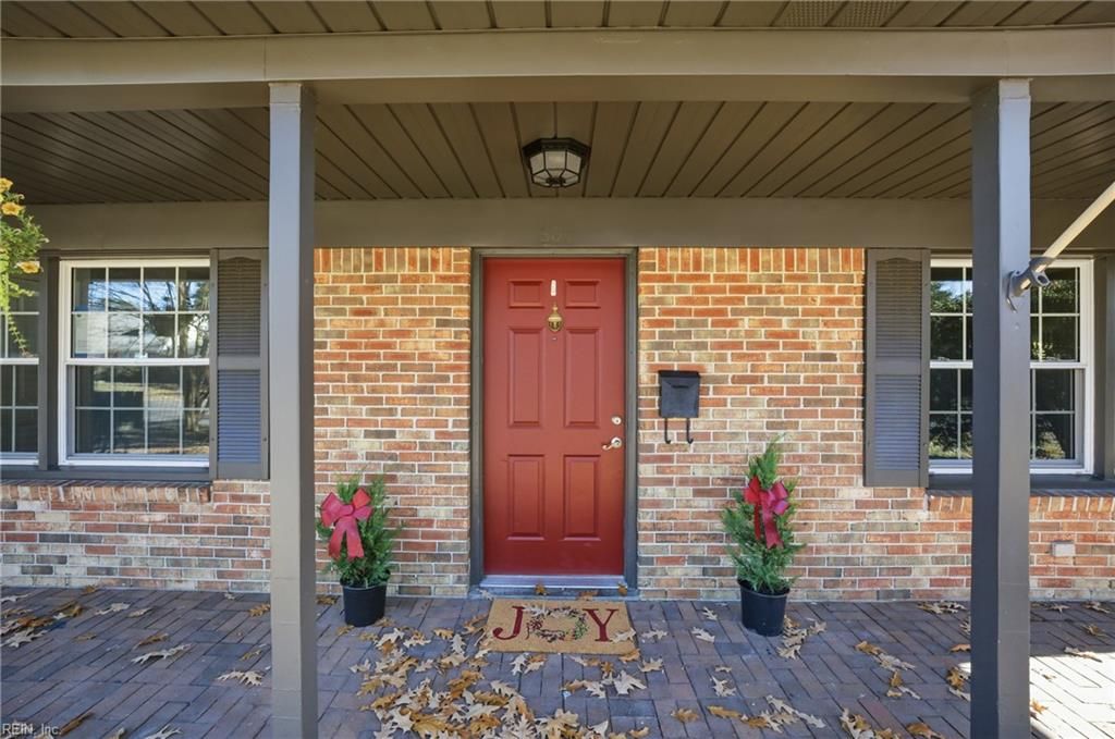 Photo of 804 Roberto Drive, Newport News, VA 23601 (MLS # 10611786)