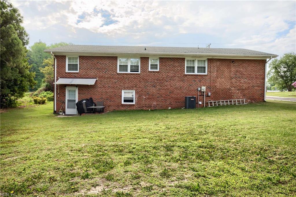 7486 Roaring Springs RD
