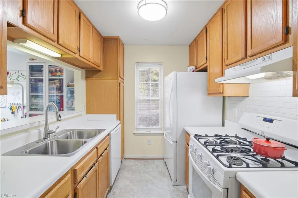 Hampton, Virginia 23666, United States, 3 Bedrooms Bedrooms, ,3 BathroomsBathrooms,Residential,Active,248179