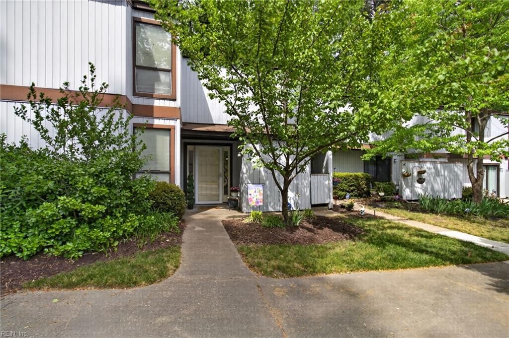 Photo of 14 Spring W, Williamsburg, VA 23188 (MLS # 10631256)