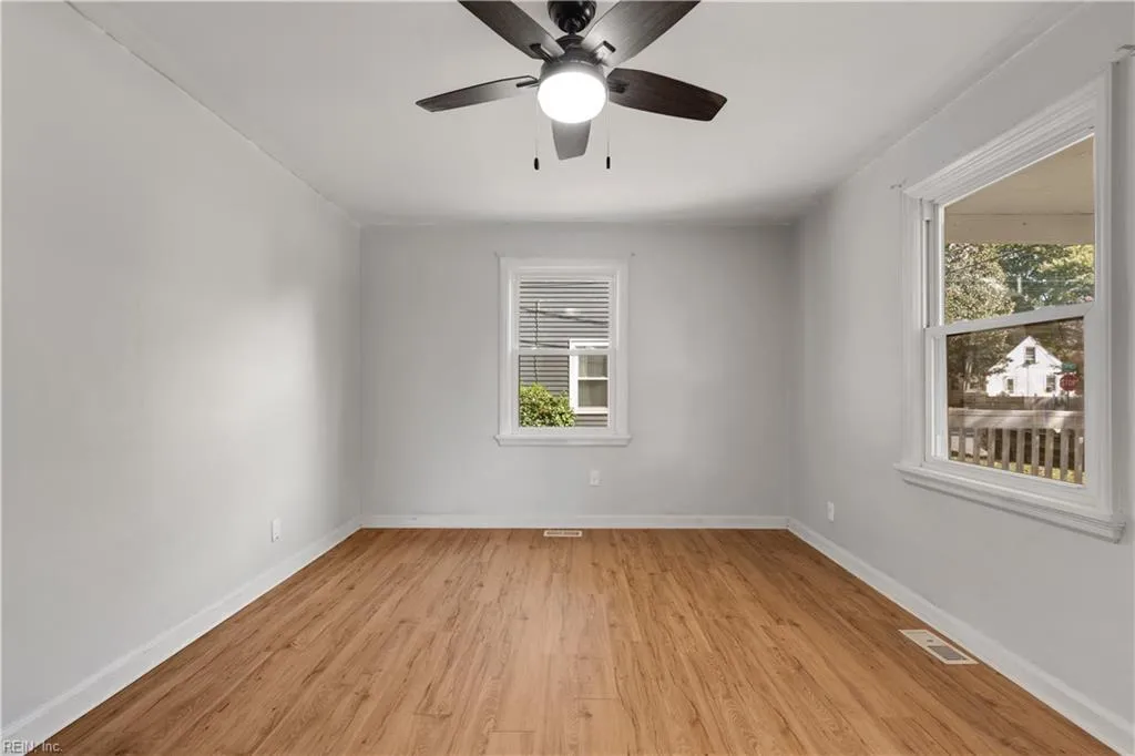 Portsmouth, Virginia 23707, United States, 3 Bedrooms Bedrooms, ,1 BathroomBathrooms,Residential,Pending,33413