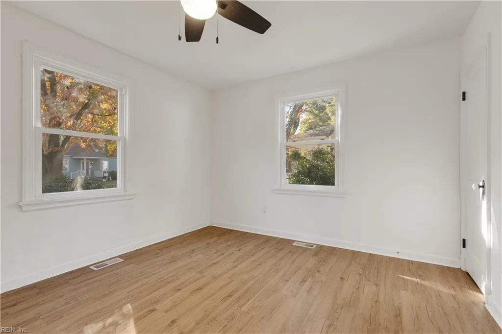 Portsmouth, Virginia 23707, United States, 3 Bedrooms Bedrooms, ,1 BathroomBathrooms,Residential,Pending,33413