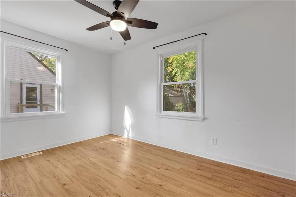 Portsmouth, Virginia 23707, United States, 3 Bedrooms Bedrooms, ,1 BathroomBathrooms,Residential,Pending,33413