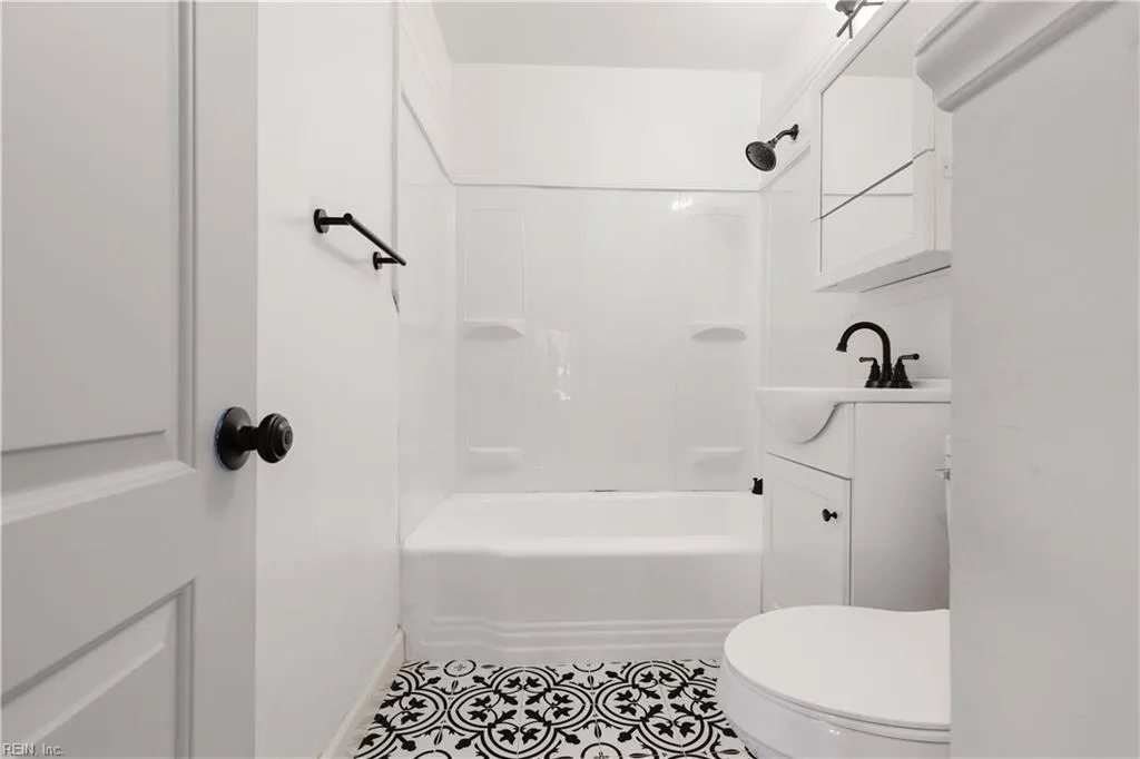 Portsmouth, Virginia 23707, United States, 3 Bedrooms Bedrooms, ,1 BathroomBathrooms,Residential,Pending,33413