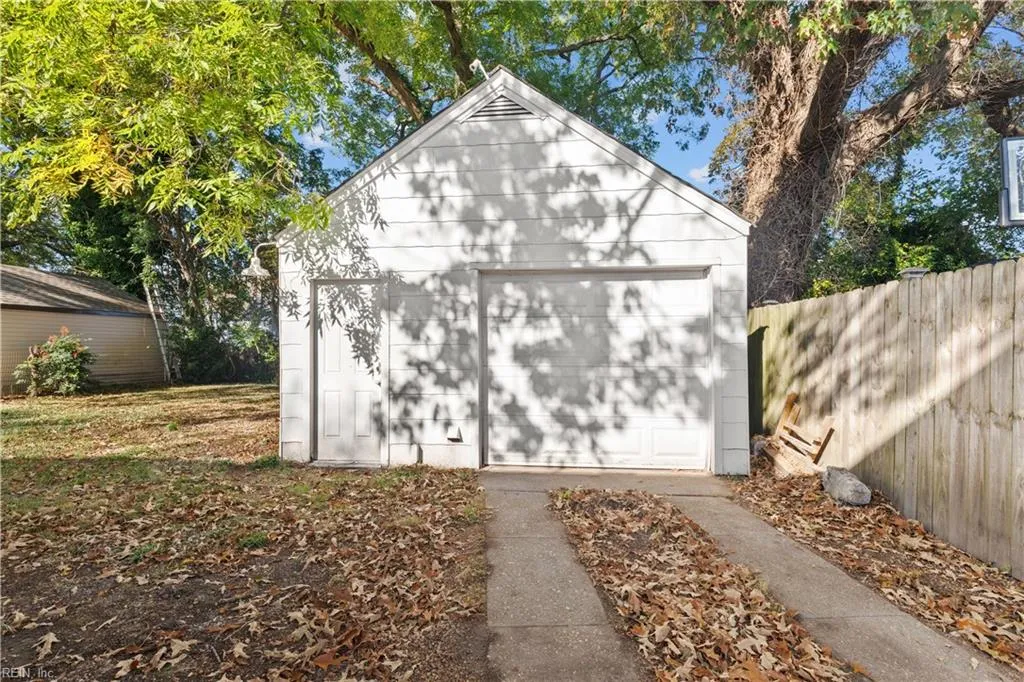 Portsmouth, Virginia 23707, United States, 3 Bedrooms Bedrooms, ,1 BathroomBathrooms,Residential,Pending,33413