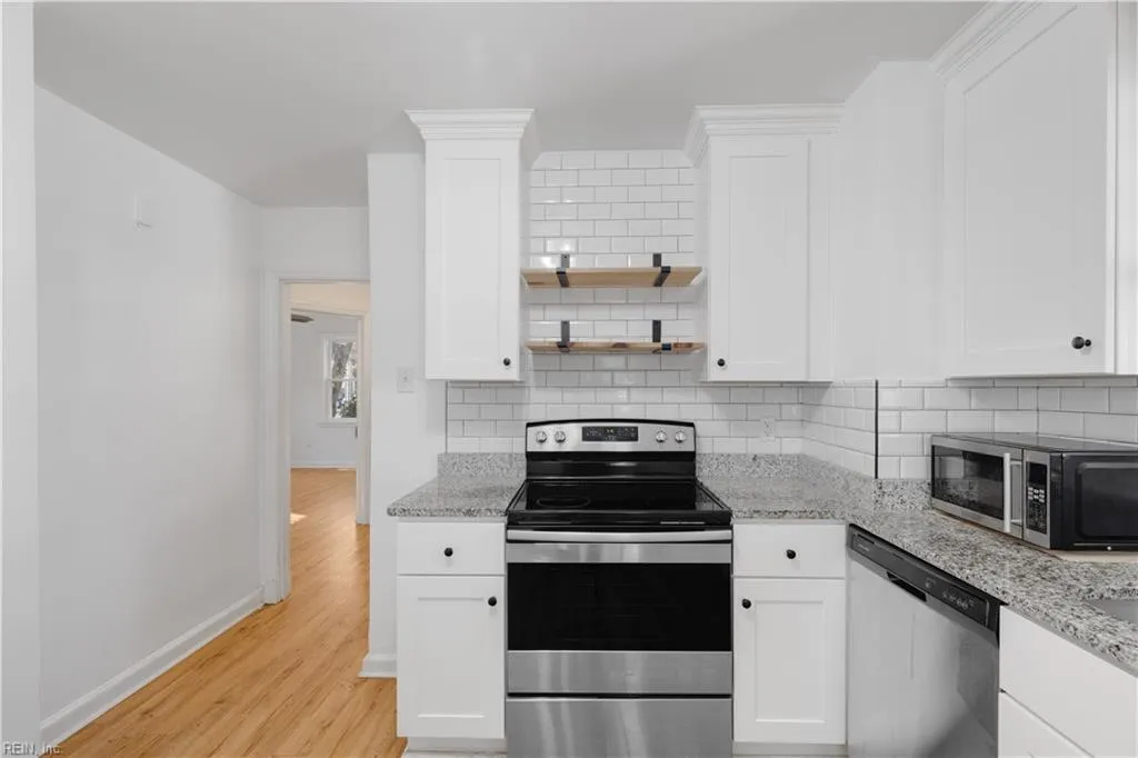 Portsmouth, Virginia 23707, United States, 3 Bedrooms Bedrooms, ,1 BathroomBathrooms,Residential,Pending,33413