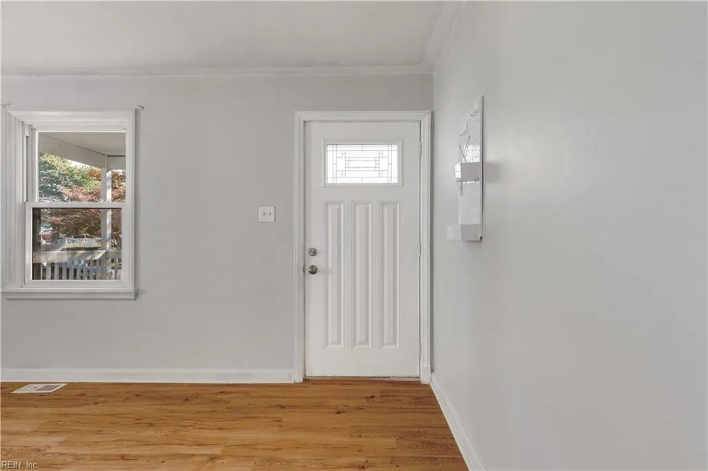 Portsmouth, Virginia 23707, United States, 3 Bedrooms Bedrooms, ,1 BathroomBathrooms,Residential,Pending,33413