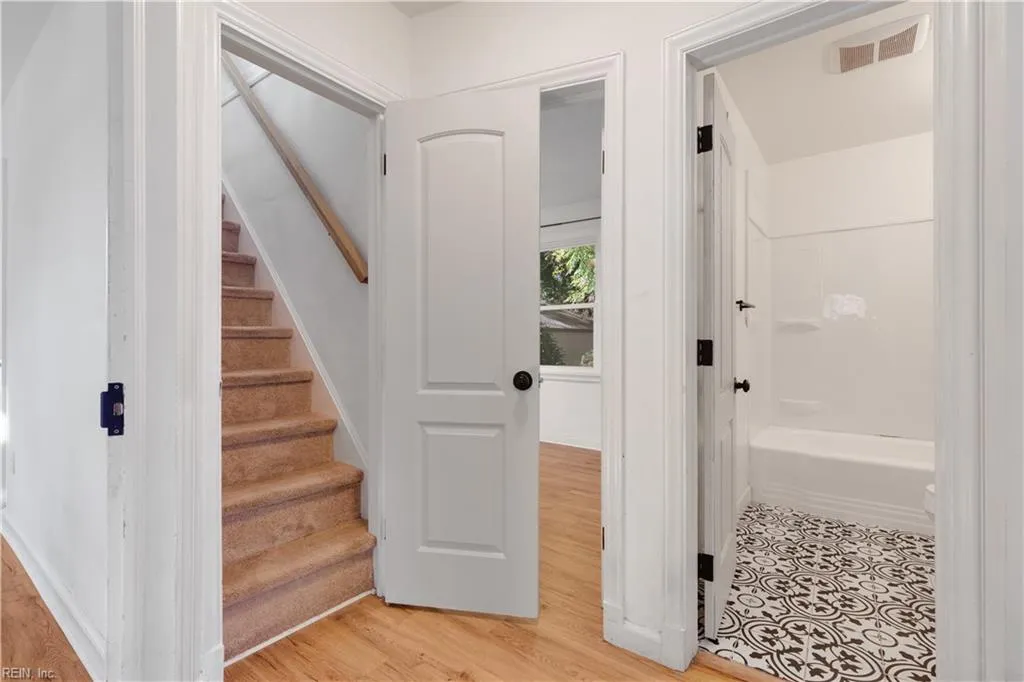 Portsmouth, Virginia 23707, United States, 3 Bedrooms Bedrooms, ,1 BathroomBathrooms,Residential,Pending,33413