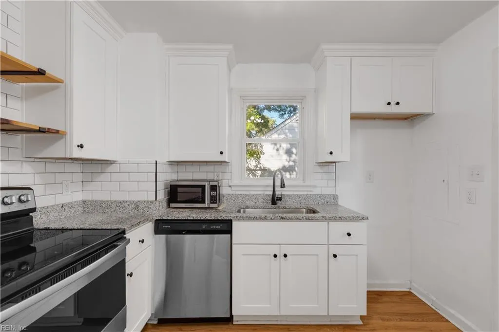 Portsmouth, Virginia 23707, United States, 3 Bedrooms Bedrooms, ,1 BathroomBathrooms,Residential,Pending,33413