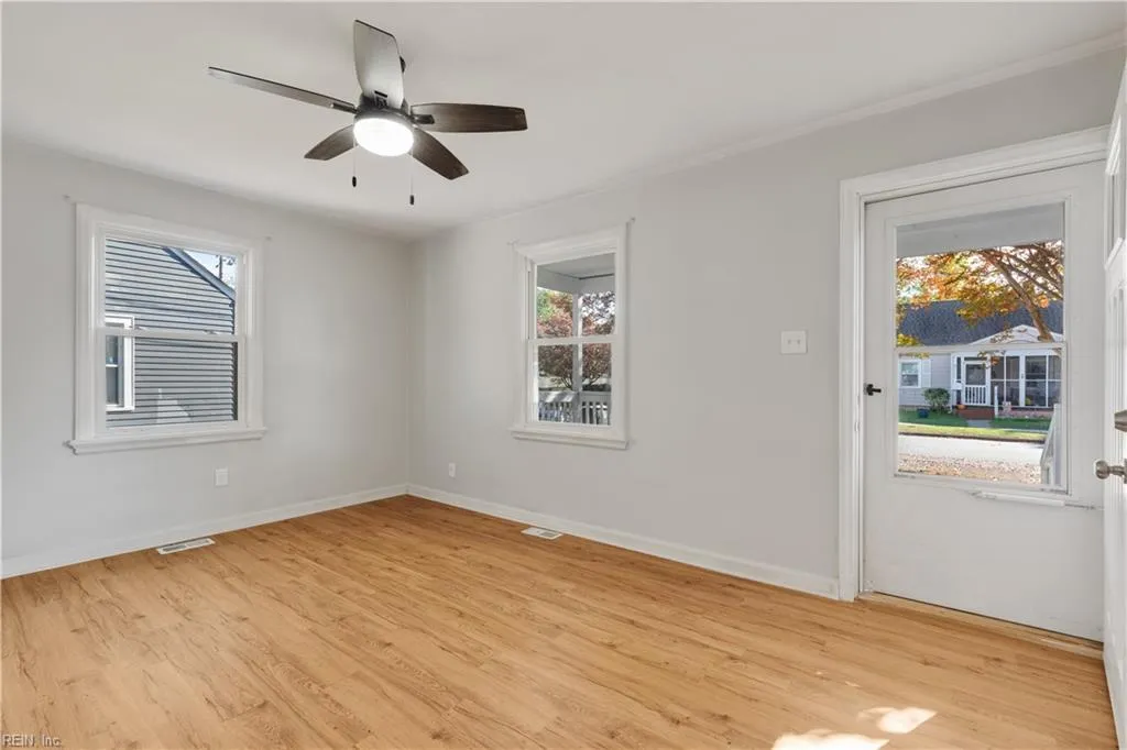 Portsmouth, Virginia 23707, United States, 3 Bedrooms Bedrooms, ,1 BathroomBathrooms,Residential,Pending,33413