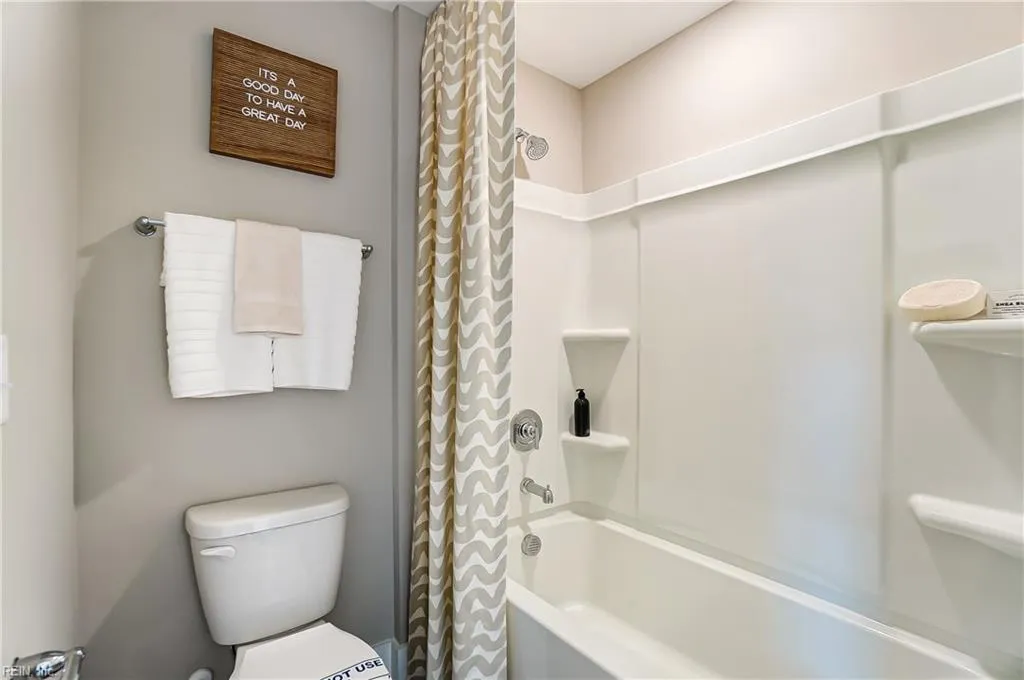 Windsor, Virginia 23487, United States, 5 Bedrooms Bedrooms, ,3 BathroomsBathrooms,Residential,Active,240769