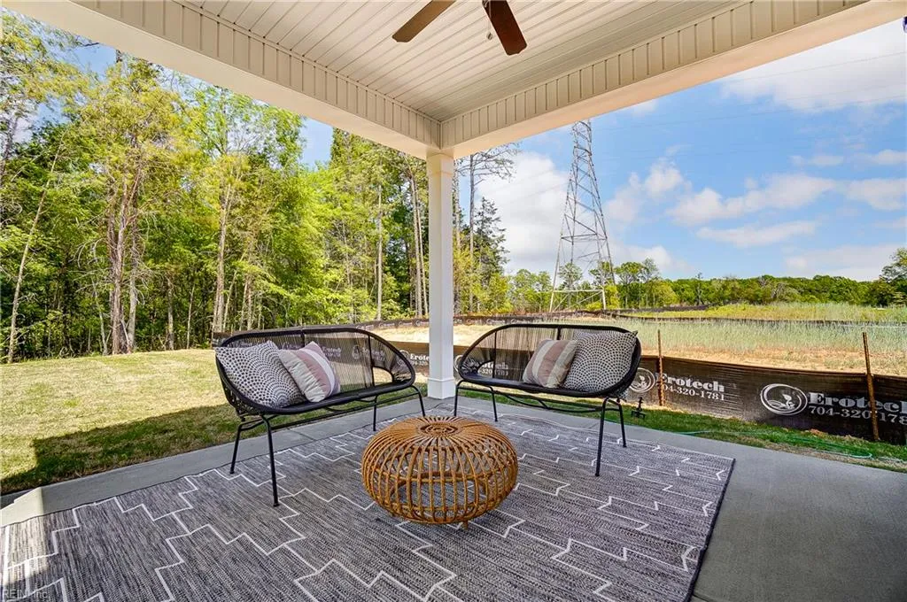 Windsor, Virginia 23487, United States, 5 Bedrooms Bedrooms, ,3 BathroomsBathrooms,Residential,Active,240769