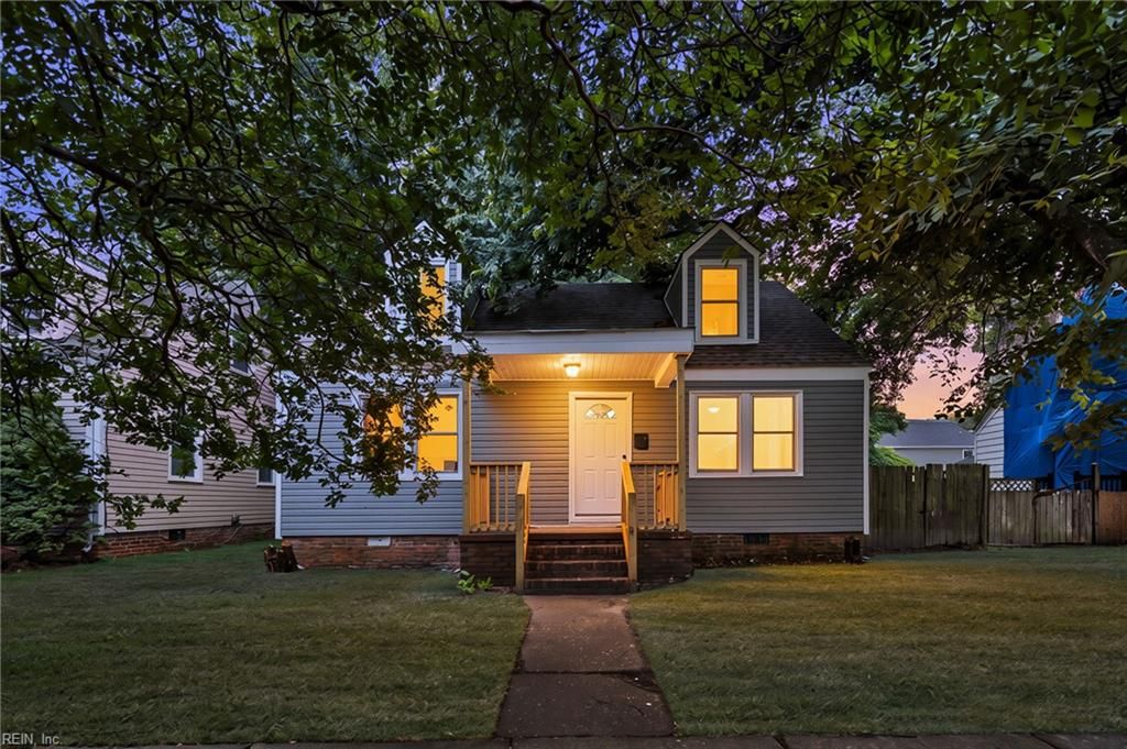 Photo of 329 E E Randall Avenue, Norfolk, VA 23503 (MLS # 10636448)
