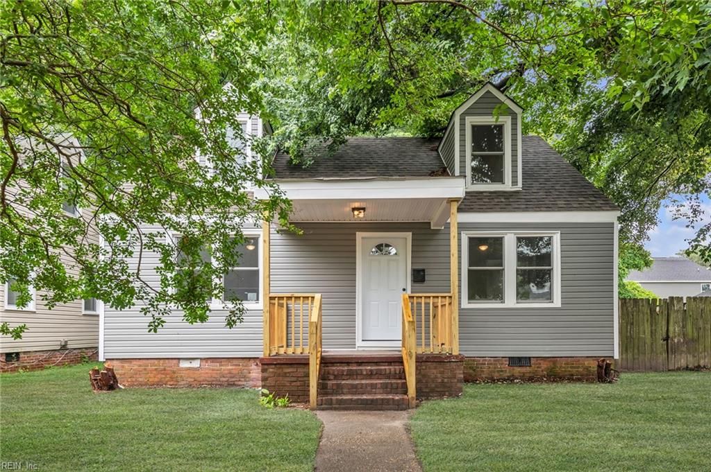 Photo of 329 E E Randall Avenue, Norfolk, VA 23503 (MLS # 10636448)