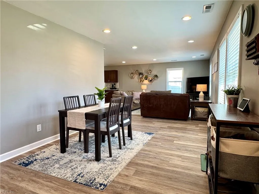 Portsmouth, Virginia 23701, United States, 3 Bedrooms Bedrooms, ,3 BathroomsBathrooms,Residential,Pending,77841