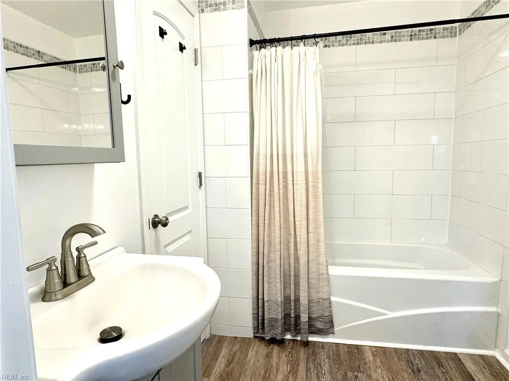 Portsmouth, Virginia 23701, United States, 3 Bedrooms Bedrooms, ,3 BathroomsBathrooms,Residential,Pending,77841