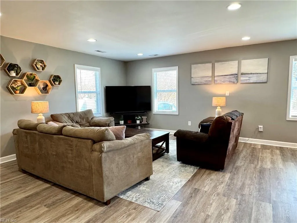 Portsmouth, Virginia 23701, United States, 3 Bedrooms Bedrooms, ,3 BathroomsBathrooms,Residential,Pending,77841