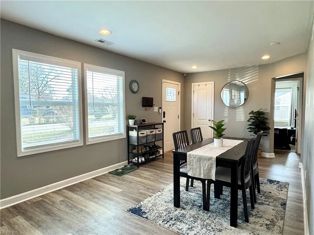 Portsmouth, Virginia 23701, United States, 3 Bedrooms Bedrooms, ,3 BathroomsBathrooms,Residential,Pending,77841