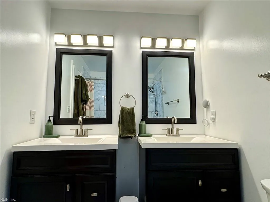 Portsmouth, Virginia 23701, United States, 3 Bedrooms Bedrooms, ,3 BathroomsBathrooms,Residential,Pending,77841