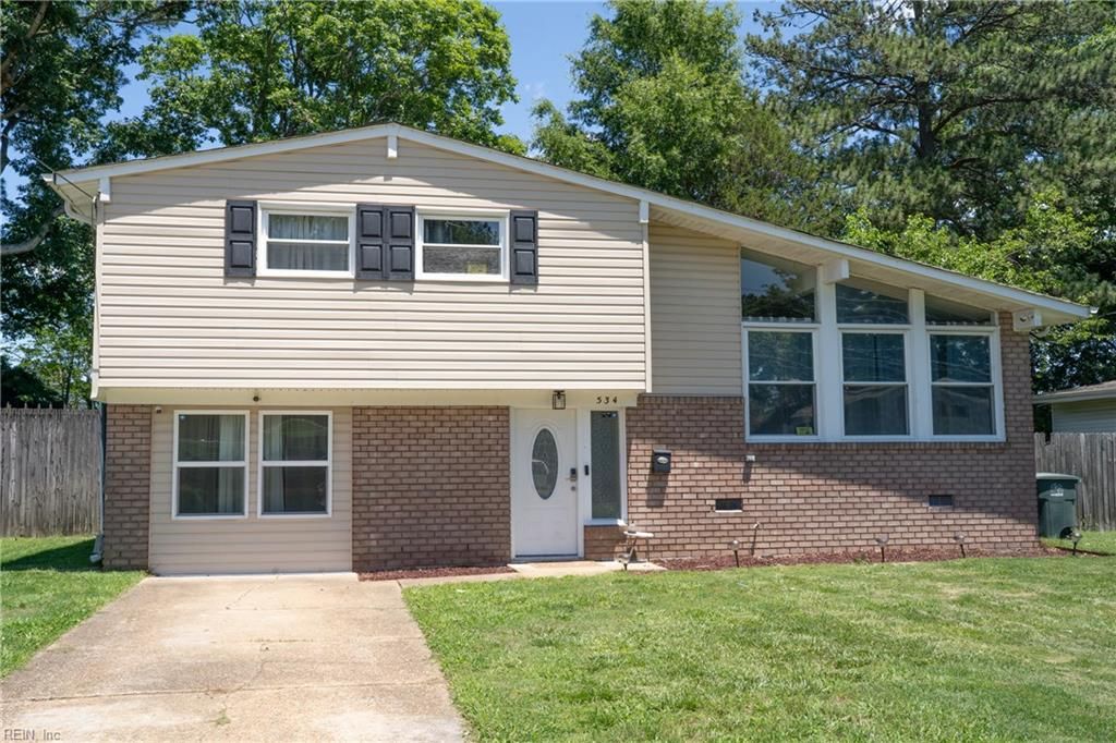 Photo of 534 Briar Hill Rd Drive, Norfolk, VA 23502 (MLS # 10637453)