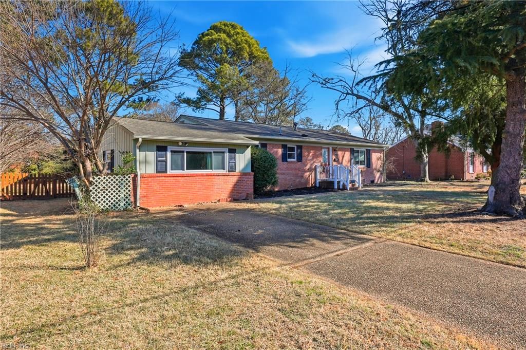 Photo of 30 Meadowbrook Drive, Hampton, VA 23666 (MLS # 10620254)