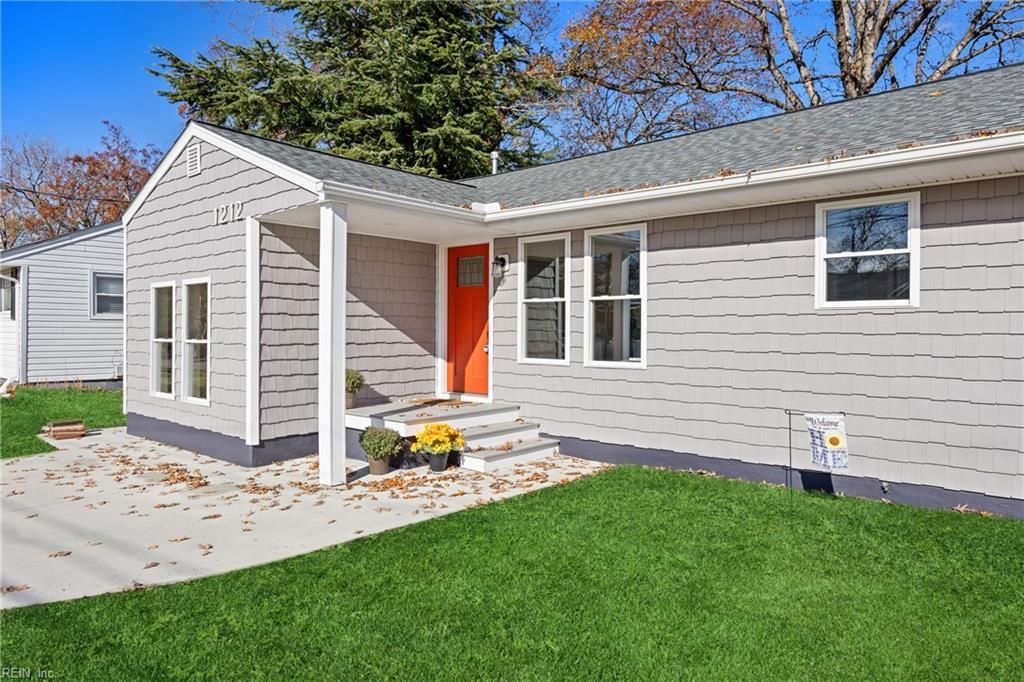 Photo of 1212 Oak Park Avenue, Norfolk, VA 23503 (MLS # 10612150)