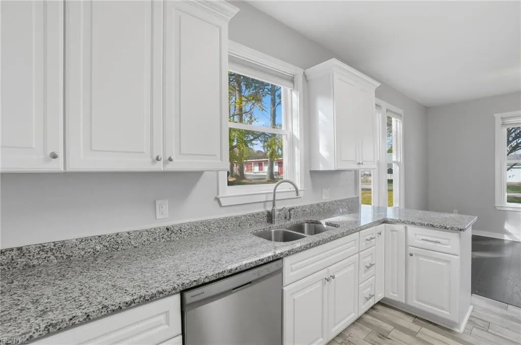 Surry, Virginia 23883, United States, 3 Bedrooms Bedrooms, ,3 BathroomsBathrooms,Residential,Active,240376