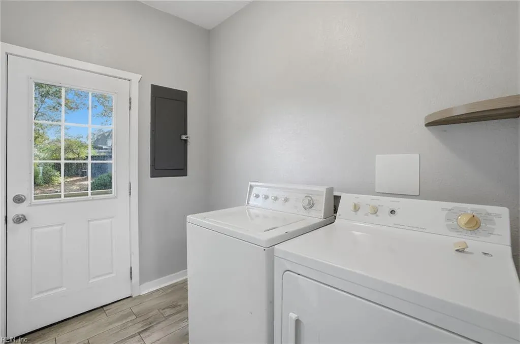 Surry, Virginia 23883, United States, 3 Bedrooms Bedrooms, ,3 BathroomsBathrooms,Residential,Active,240376