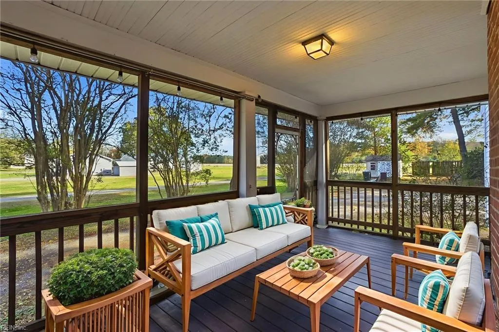 Surry, Virginia 23883, United States, 3 Bedrooms Bedrooms, ,3 BathroomsBathrooms,Residential,Active,240376