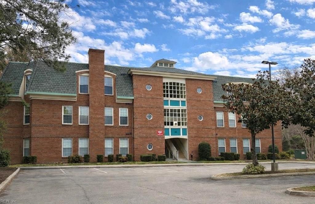 Photo of 300 Riveranne Court #313, Virginia Beach, VA 23462 (MLS # 10623141)