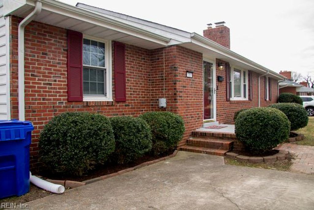 Photo of 35 Rivercrest Drive, Portsmouth, VA 23701 (MLS # 10631565)