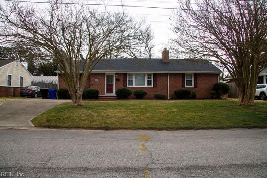 Photo of 35 Rivercrest Drive, Portsmouth, VA 23701 (MLS # 10631565)